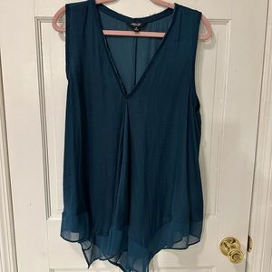 Women’s flouncy V-neck sleeveless top… Beautiful emerald green color size XL
